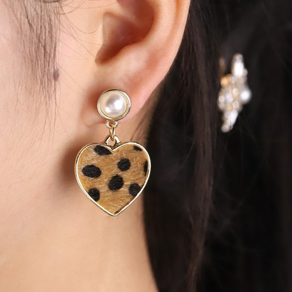 Jewelry - New! Gold Leopard Heart Textured Dangle Earrings